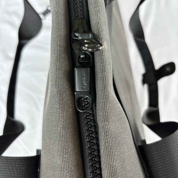 PacSafe Gray Briefcase InstaSafe Series w/RFID - Picture 8 of 16